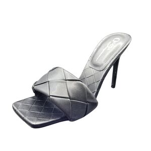 Olivia Jaymes Quilted Black Stiletto Heels Size 7.5